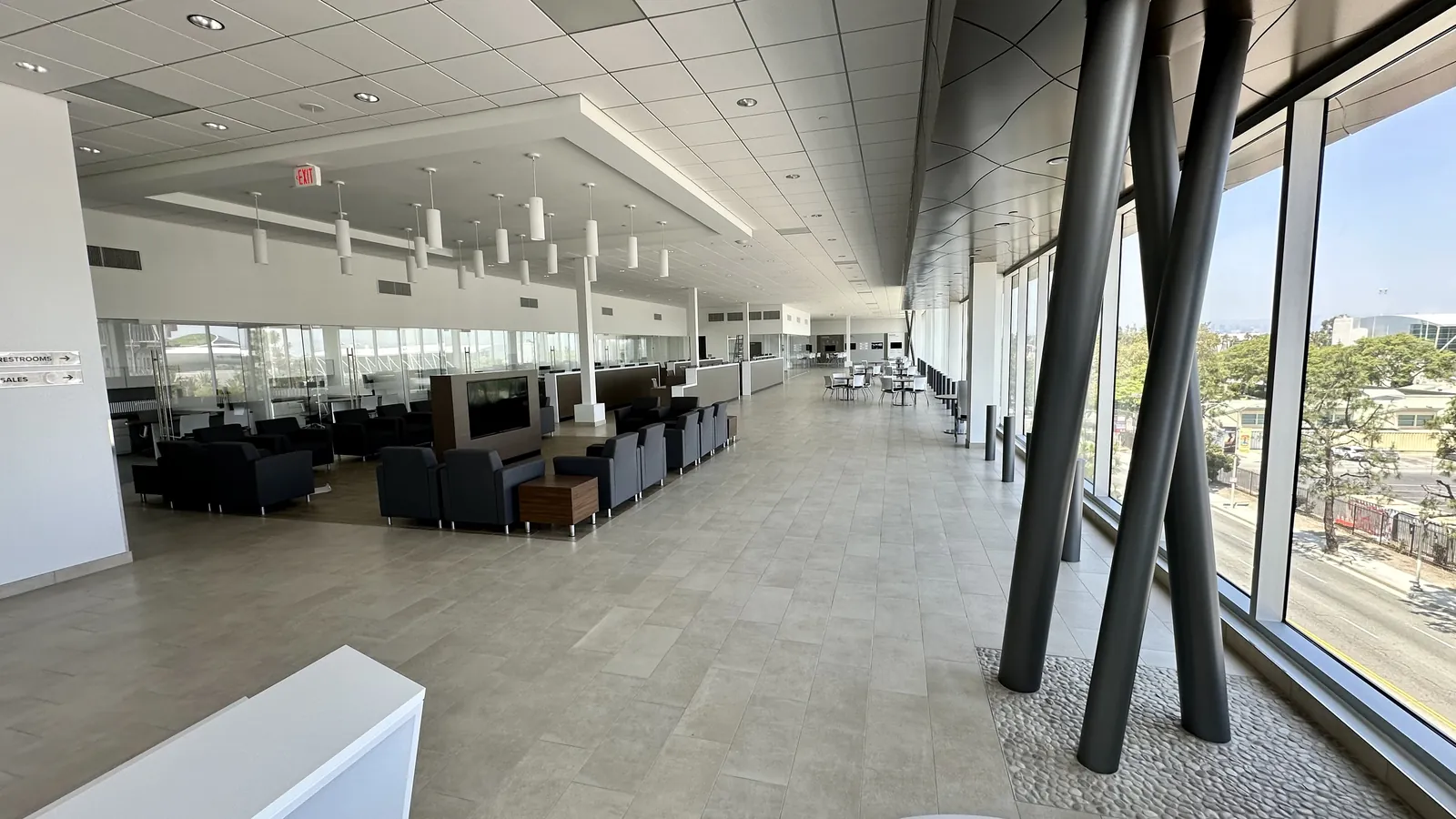 Showroom & lounge tile