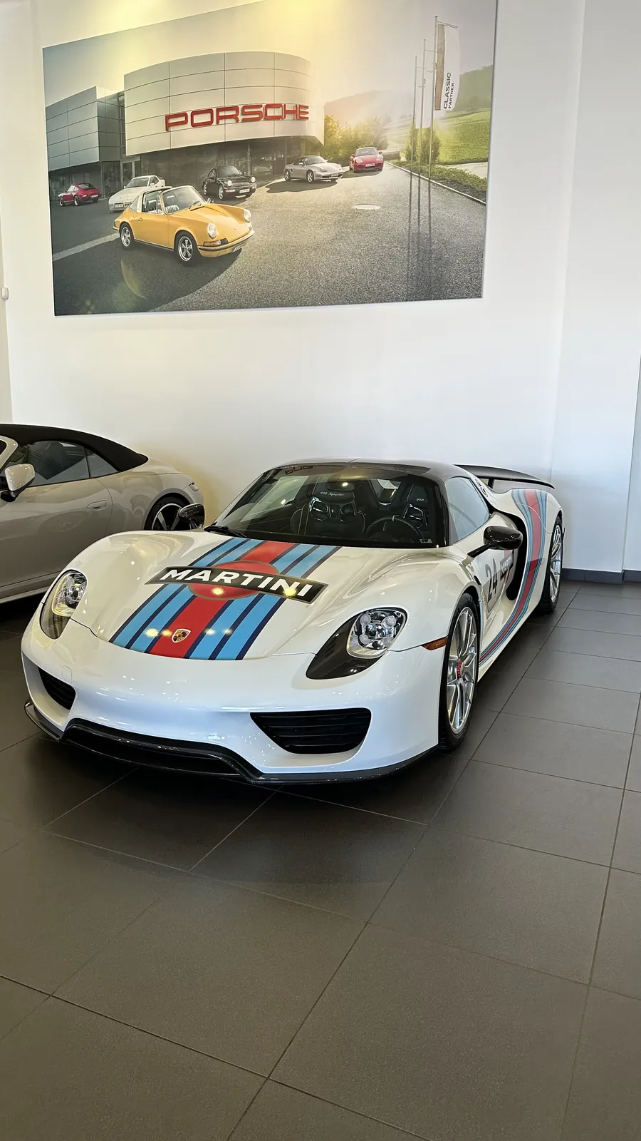 Showroom feature display floor